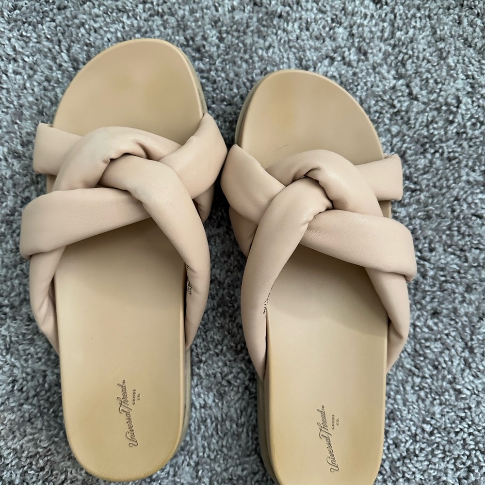 universal thread sandals